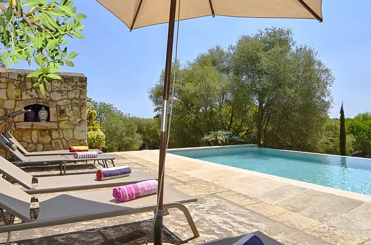 Vakantiehuis Finca mit Ruhe und Infinity-Pool