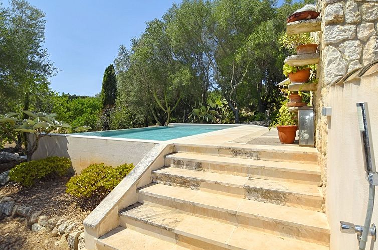 Vakantiehuis Finca mit Ruhe und Infinity-Pool