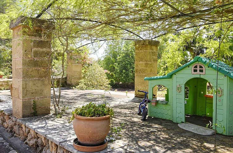 Vakantiehuis Finca mit Ruhe und Infinity-Pool
