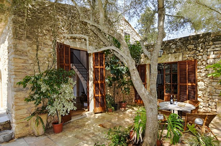 Vakantiehuis Finca mit Ruhe und Infinity-Pool