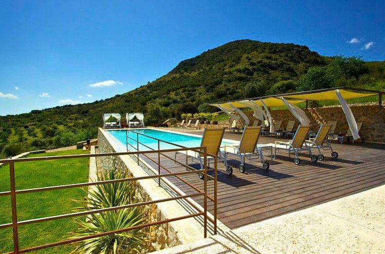 Vakantiehuis Luxuriöses Landhaus für 16 Personen mit Pool 