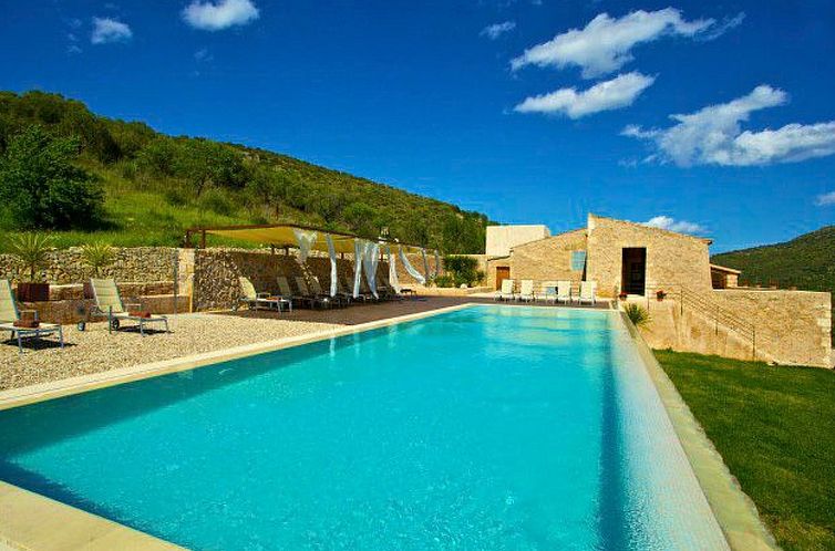 Vakantiehuis Luxuriöses Landhaus für 16 Personen mit Pool 