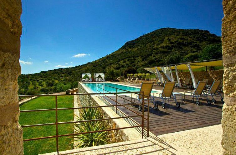 Vakantiehuis Luxuriöses Landhaus für 16 Personen mit Pool 