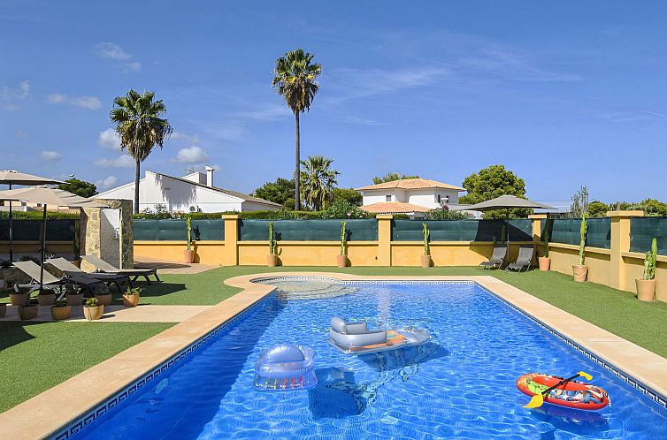 Vakantiehuis Schöne Villa mit Pool in der Nähe des Strande