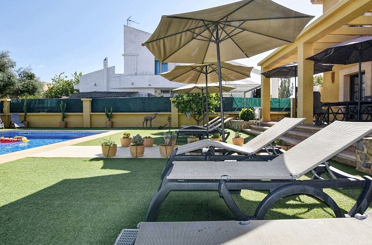 Vakantiehuis Schöne Villa mit Pool in der Nähe des Strande