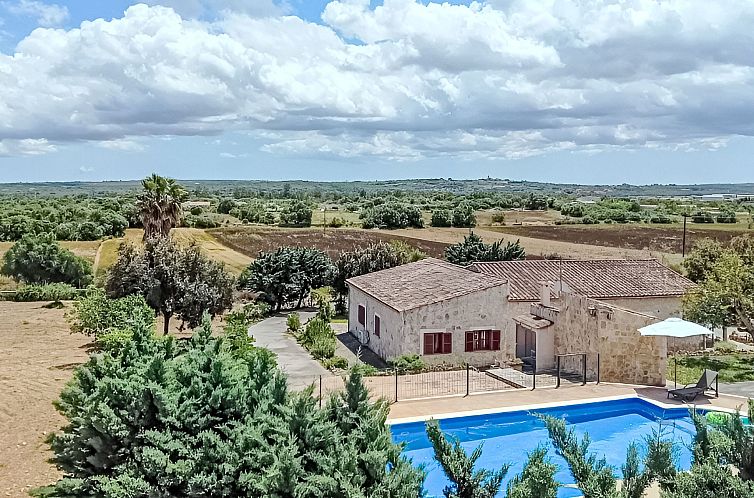 Vakantiehuis Finca mit großem eingezäunten Pool und Klimaa