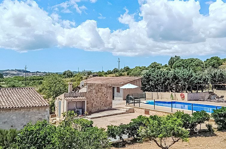 Vakantiehuis Finca mit großem eingezäunten Pool und Klimaa