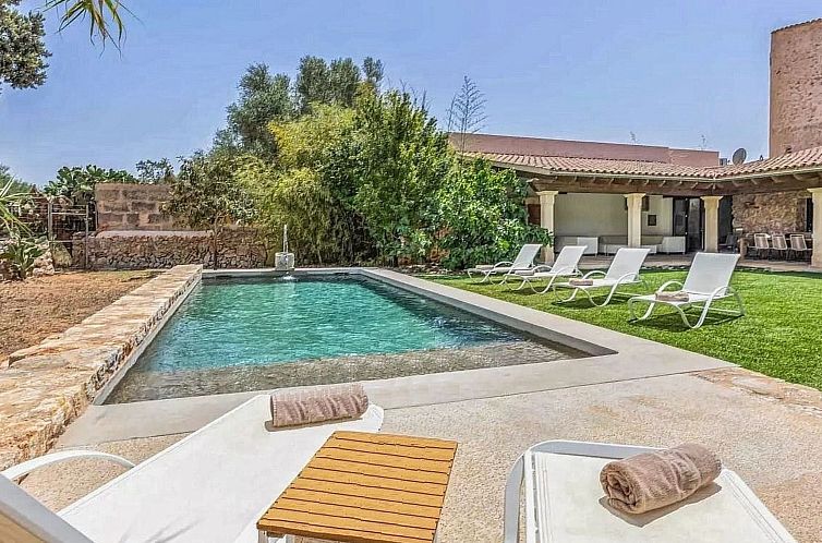 Vakantiehuis Luxuriöse Villa mit Pool und Klimaanlage für 