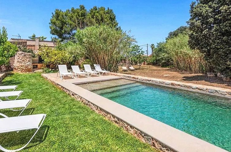 Vakantiehuis Luxuriöse Villa mit Pool und Klimaanlage für 