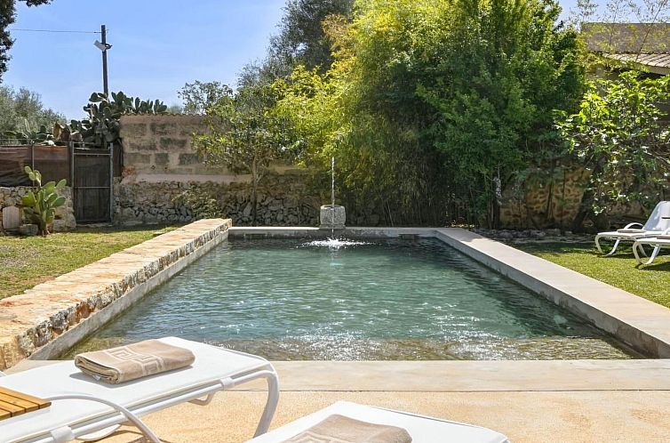 Vakantiehuis Luxuriöse Villa mit Pool und Klimaanlage für 