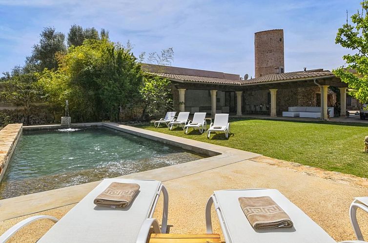 Vakantiehuis Luxuriöse Villa mit Pool und Klimaanlage für 