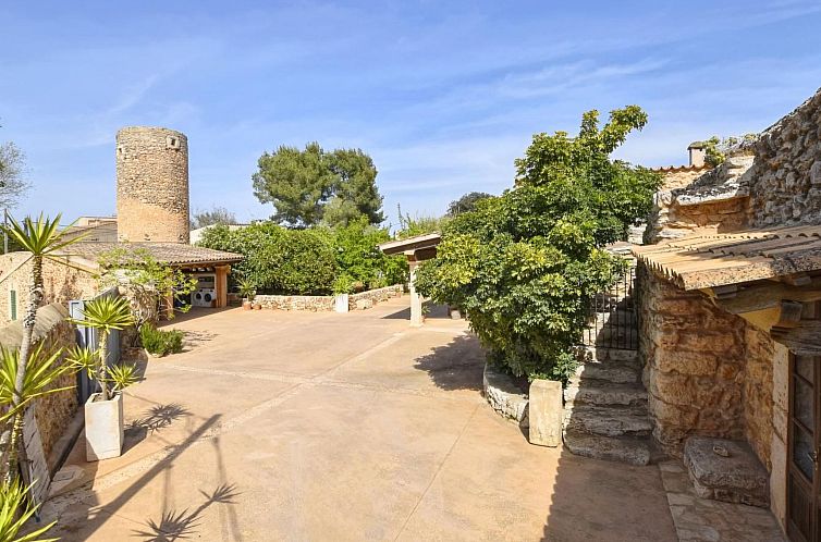 Vakantiehuis Luxuriöse Villa mit Pool und Klimaanlage für 