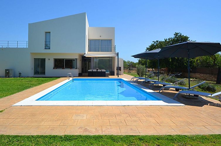 Vakantiehuis Schönes modernes Ferienhaus C84MLL