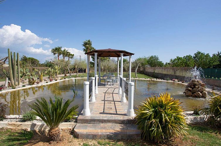 Vakantiehuis Finca mit Tennisplatz und Schwimmbad