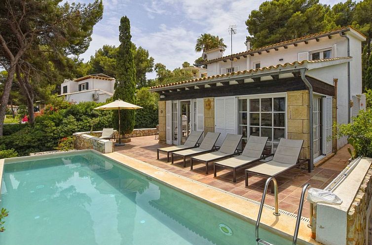 Vakantiehuis Schönes Haus mit Pool und Meerblick