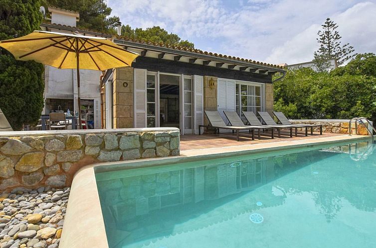 Vakantiehuis Schönes Haus mit Pool und Meerblick