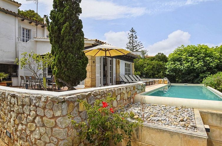 Vakantiehuis Schönes Haus mit Pool und Meerblick