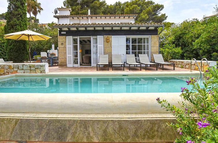Vakantiehuis Schönes Haus mit Pool und Meerblick