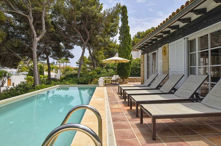 Vakantiehuis Schönes Haus mit Pool und Meerblick