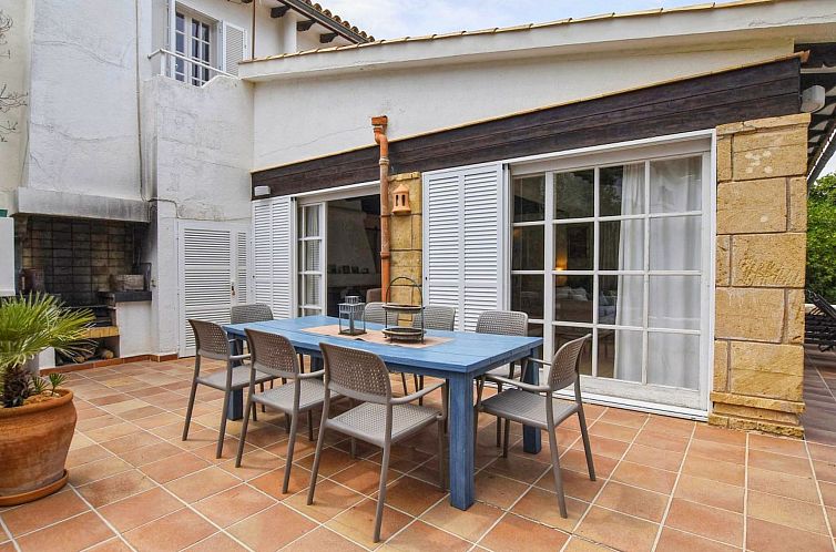 Vakantiehuis Schönes Haus mit Pool und Meerblick
