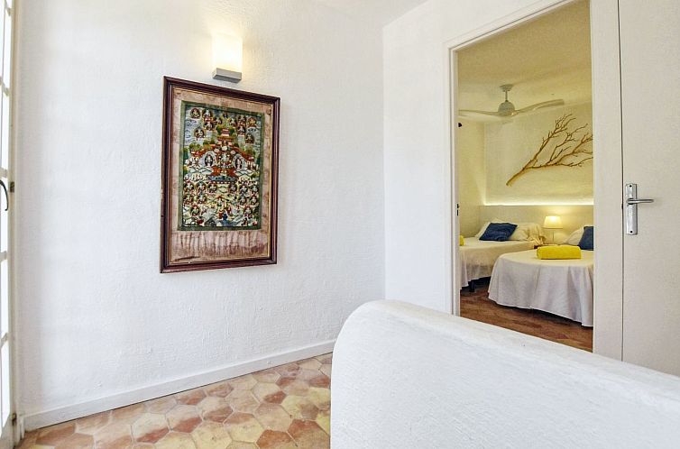 Vakantiehuis Schönes Haus mit Pool und Meerblick