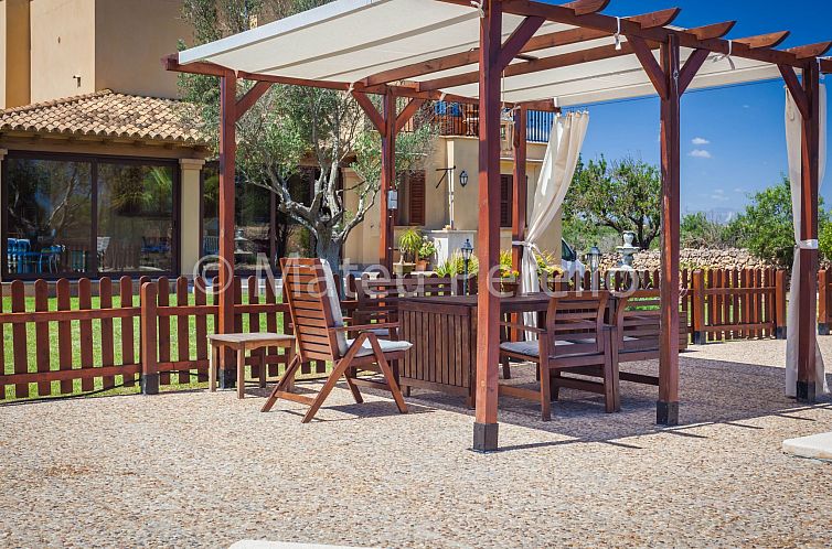 Vakantiehuis Villa mit 5 Schlafzimmern und Pool auf dem Land