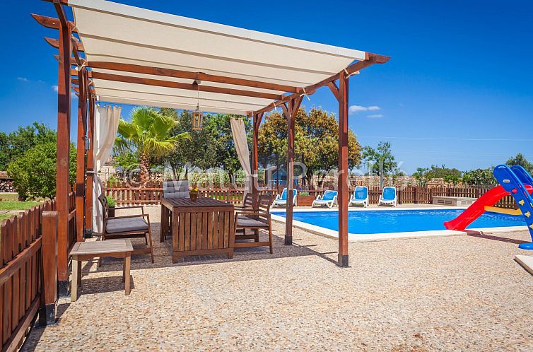 Vakantiehuis Villa mit 5 Schlafzimmern und Pool auf dem Land