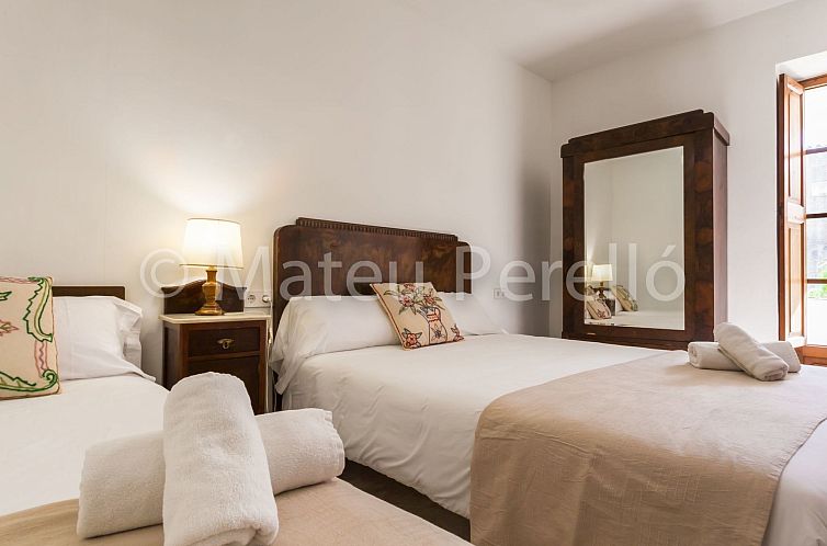 Vakantiehuis SLB-Stadthaus mit sonnigem Innenhof und Schwimm