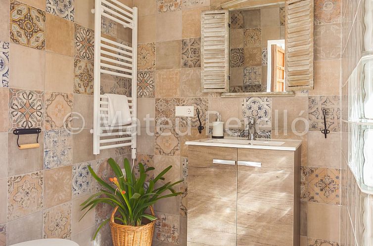 Vakantiehuis SLB-Stadthaus mit sonnigem Innenhof und Schwimm