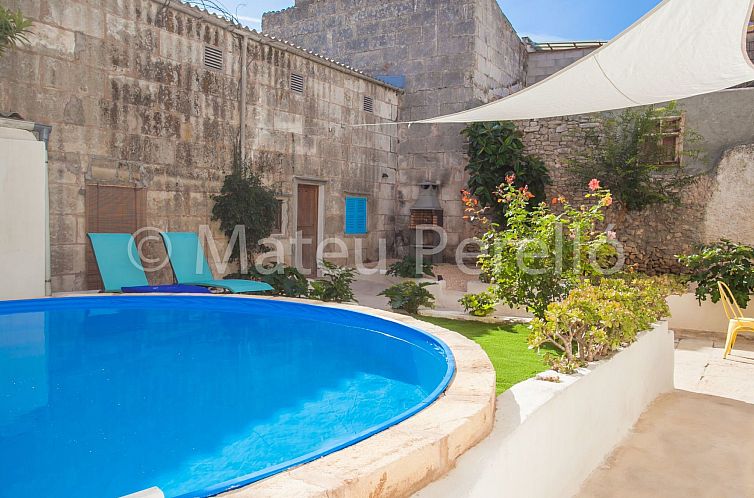 Vakantiehuis SLB-Stadthaus mit sonnigem Innenhof und Schwimm