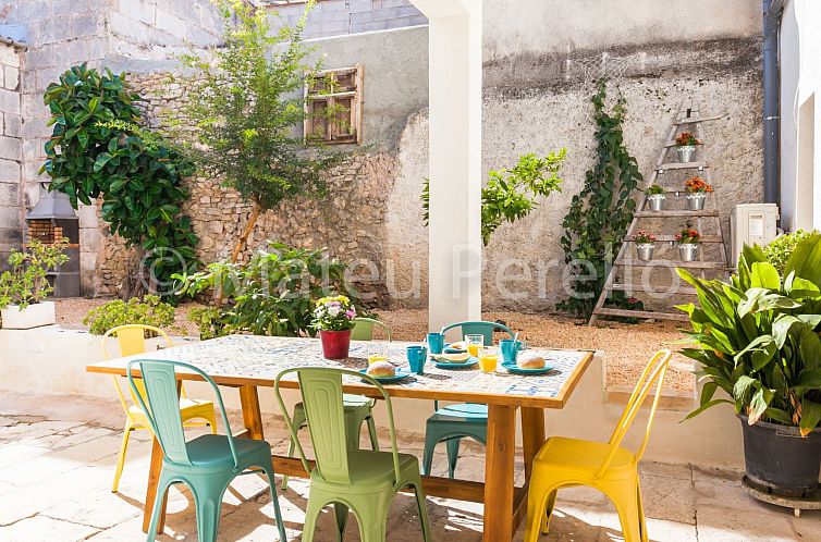 Vakantiehuis SLB-Stadthaus mit sonnigem Innenhof und Schwimm
