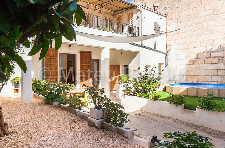 Vakantiehuis SLB-Stadthaus mit sonnigem Innenhof und Schwimm