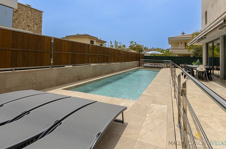 Vakantiehuis Villa Iola: Moderna Casa en Platja de Muro