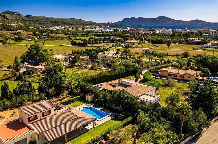 Vakantiehuis Tolle Ferienvilla Barraca mit privatem Pool