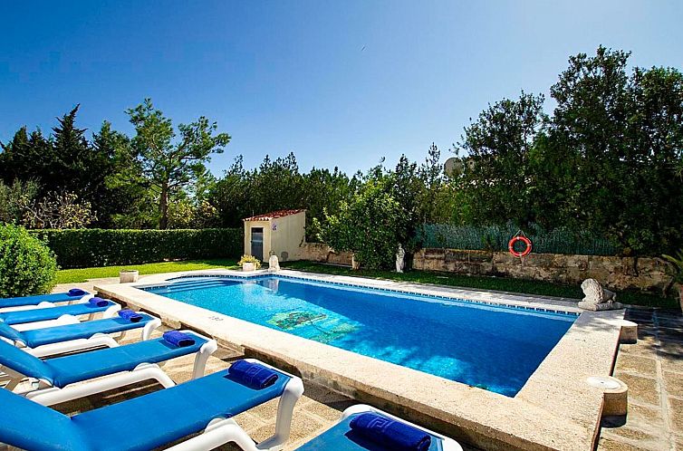 Vakantiehuis Tolle Ferienvilla Barraca mit privatem Pool