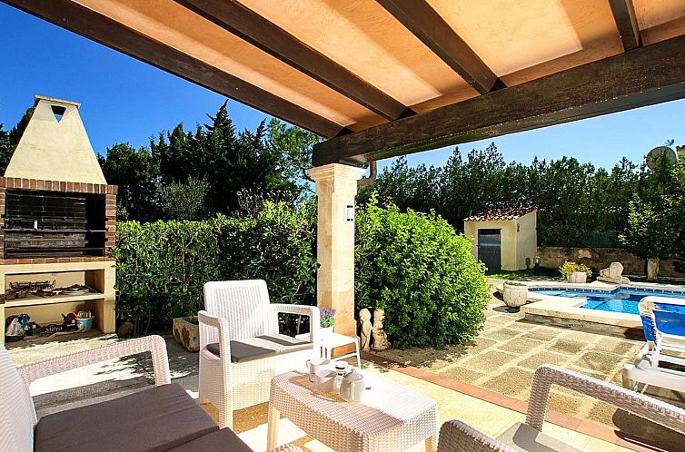 Vakantiehuis Tolle Ferienvilla Barraca mit privatem Pool