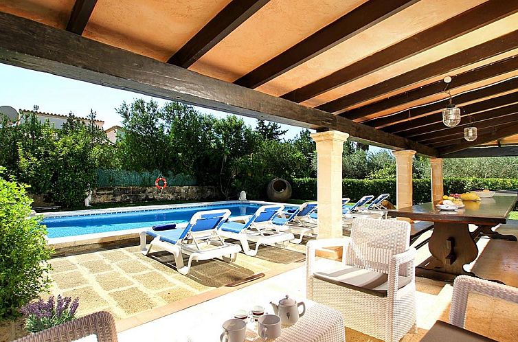 Vakantiehuis Tolle Ferienvilla Barraca mit privatem Pool
