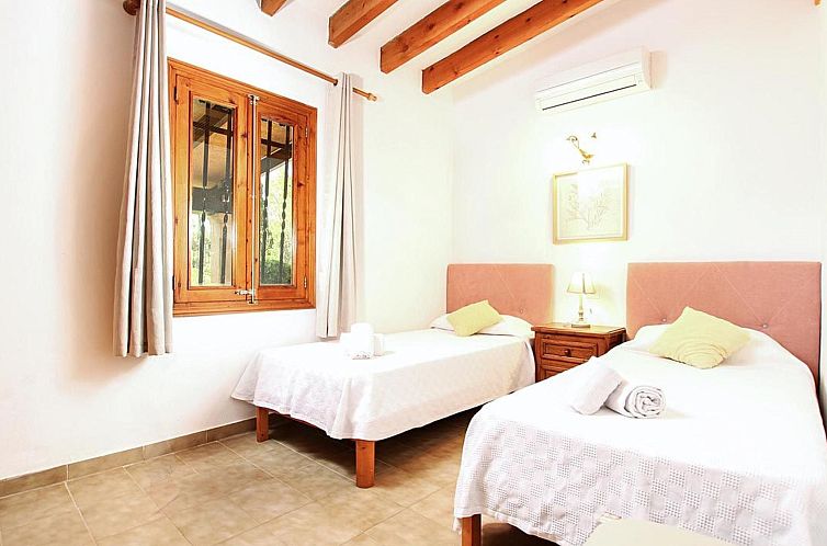 Vakantiehuis Tolle Ferienvilla Barraca mit privatem Pool