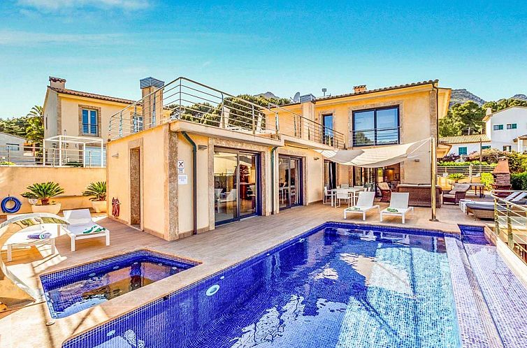 Vakantiehuis Schöne Villa im Zentrum von Cala Sant Vicenç