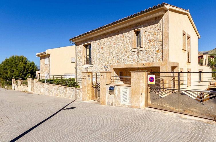 Vakantiehuis Schöne Villa im Zentrum von Cala Sant Vicenç