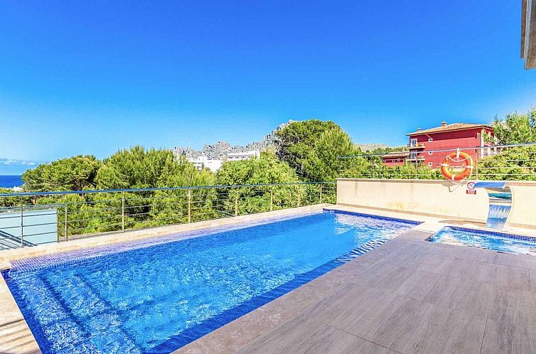 Vakantiehuis Schöne Villa im Zentrum von Cala Sant Vicenç