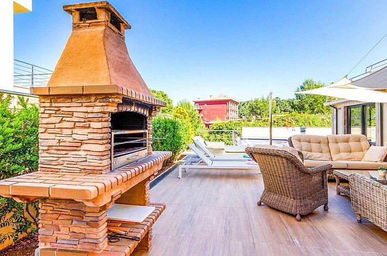 Vakantiehuis Schöne Villa im Zentrum von Cala Sant Vicenç