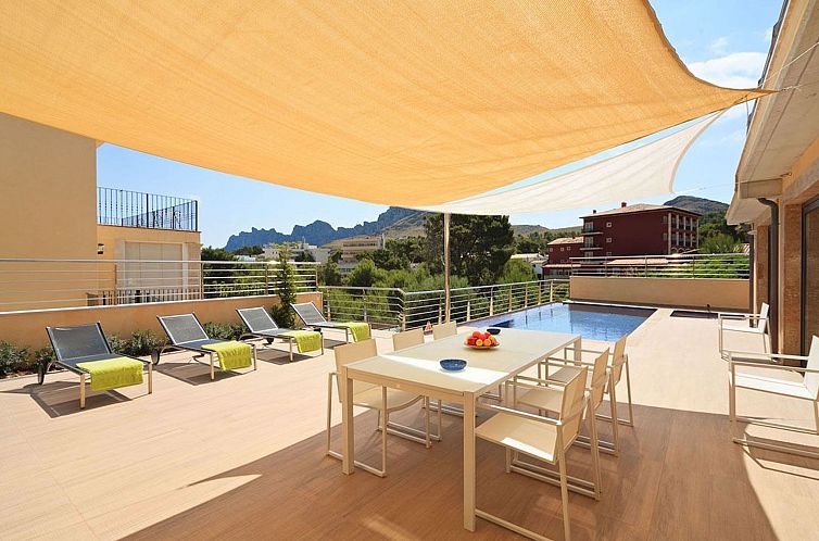 Vakantiehuis Schöne Villa im Zentrum von Cala Sant Vicenç