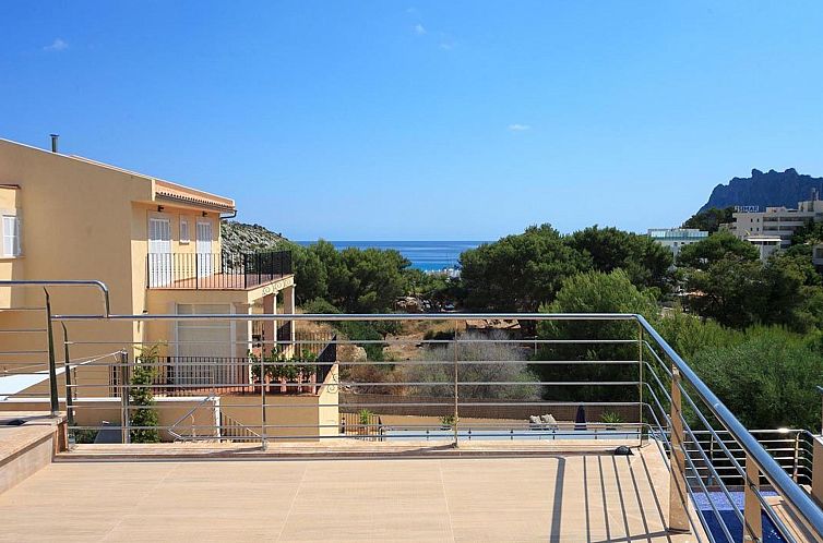 Vakantiehuis Schöne Villa im Zentrum von Cala Sant Vicenç