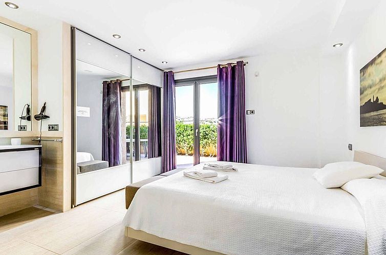 Vakantiehuis Schöne Villa im Zentrum von Cala Sant Vicenç