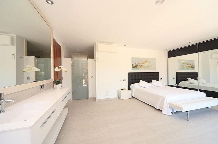 Vakantiehuis Schöne Villa im Zentrum von Cala Sant Vicenç