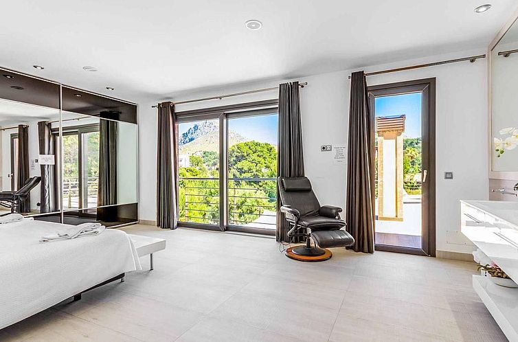 Vakantiehuis Schöne Villa im Zentrum von Cala Sant Vicenç