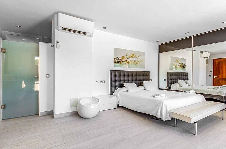 Vakantiehuis Schöne Villa im Zentrum von Cala Sant Vicenç