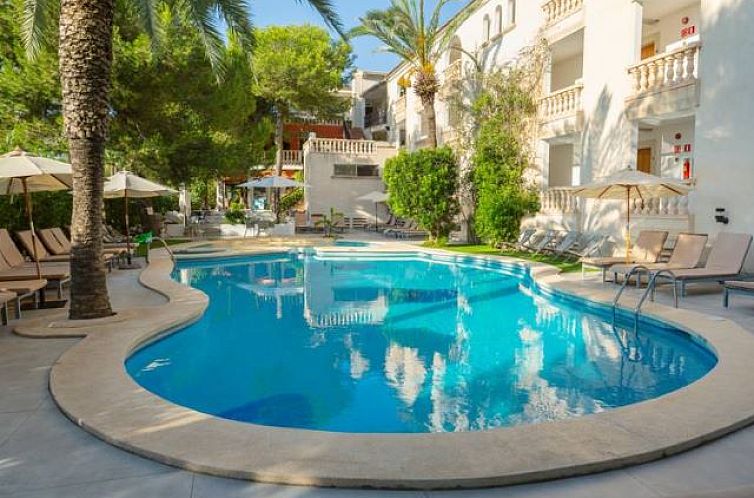 Relax by the beautiful pool at Apartments Es Baulo Petit in Can Picafort, Mallorca, ideal for a sunny vacation.