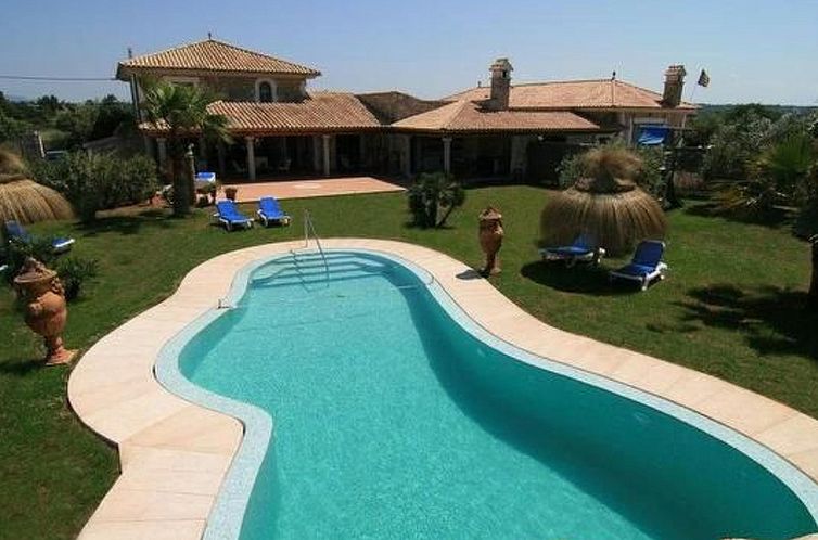 Vakantiehuis Villa mit Garten, Grill und Terrasse